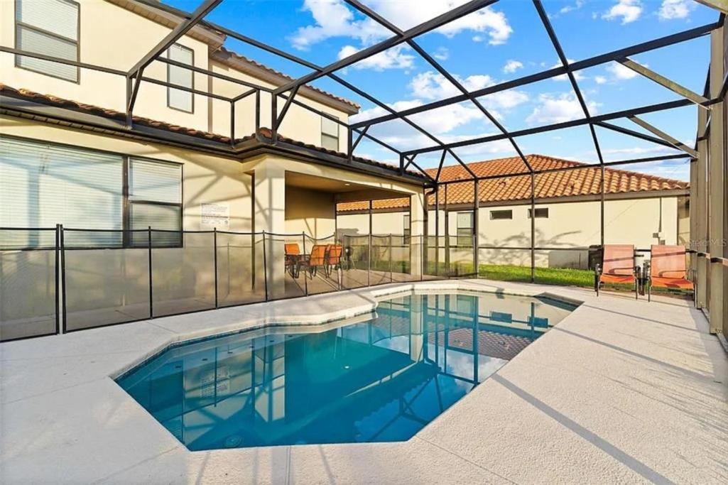 Luxurious - Near - Golf Course Villa